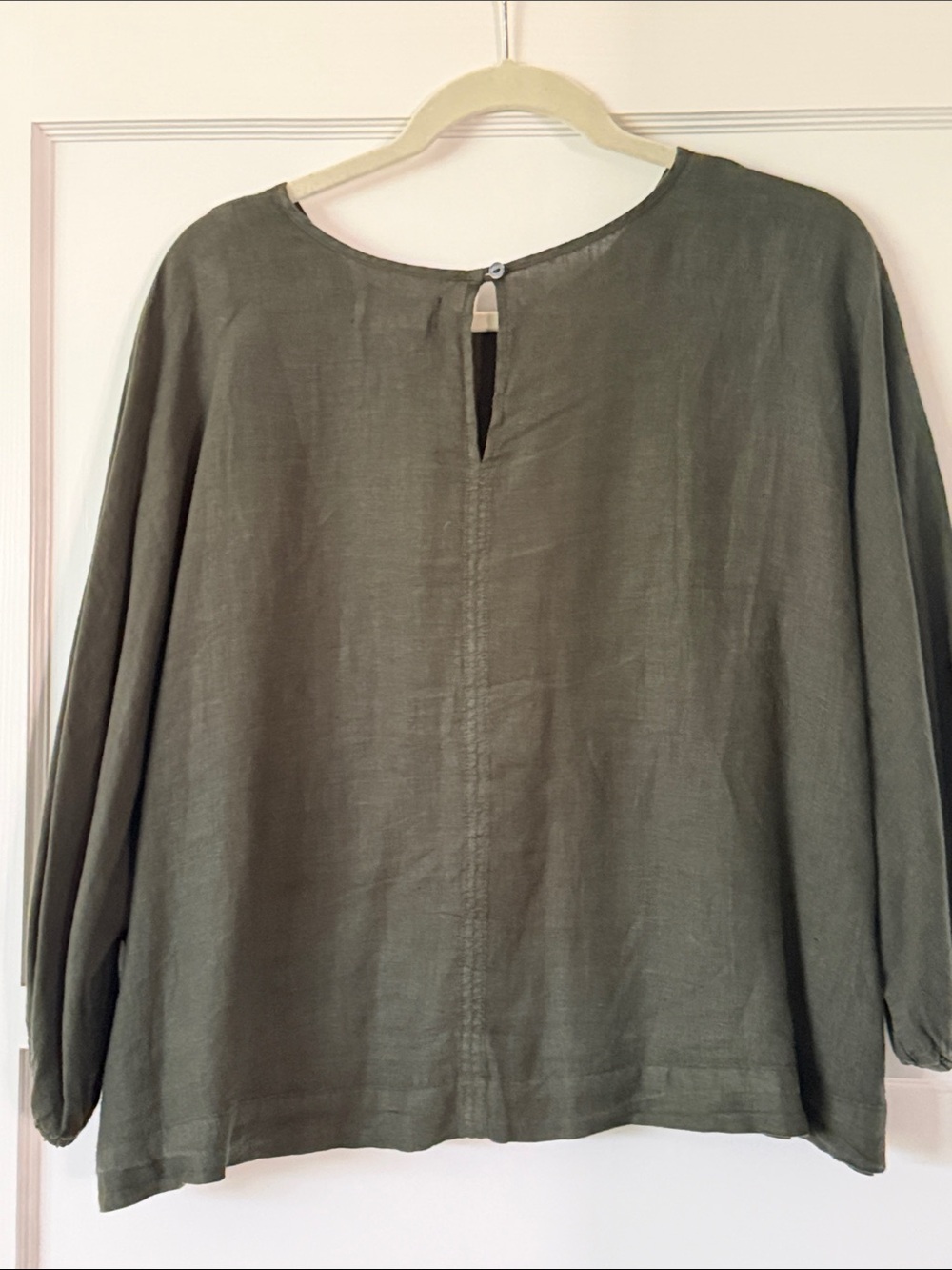 Velvet by Graham & Spencer Olive Green Linen Top - Picture 2 of 4